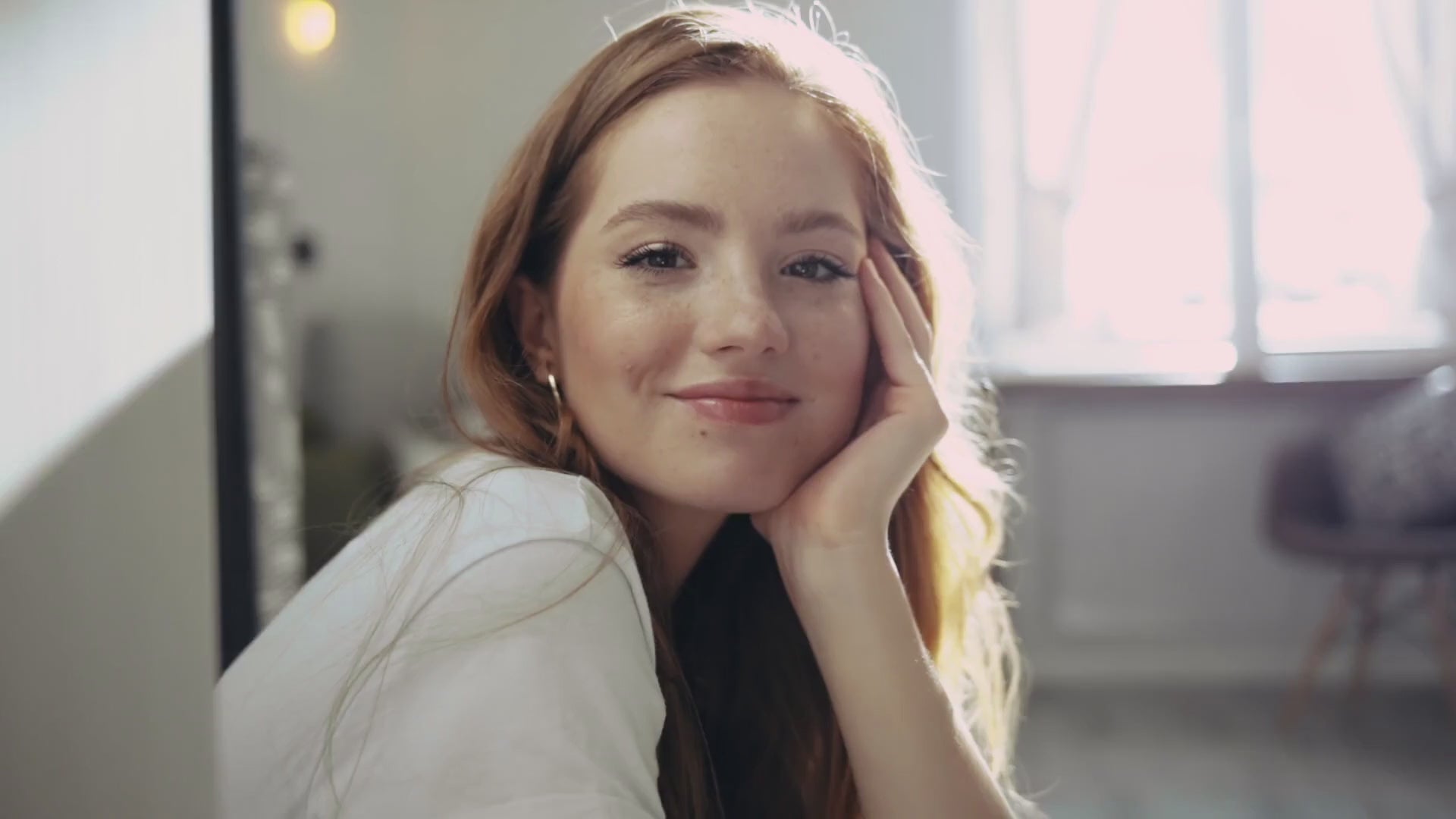 Girls staring into the screen showing off the new Incognito Noir bar soap and lathering their skin.